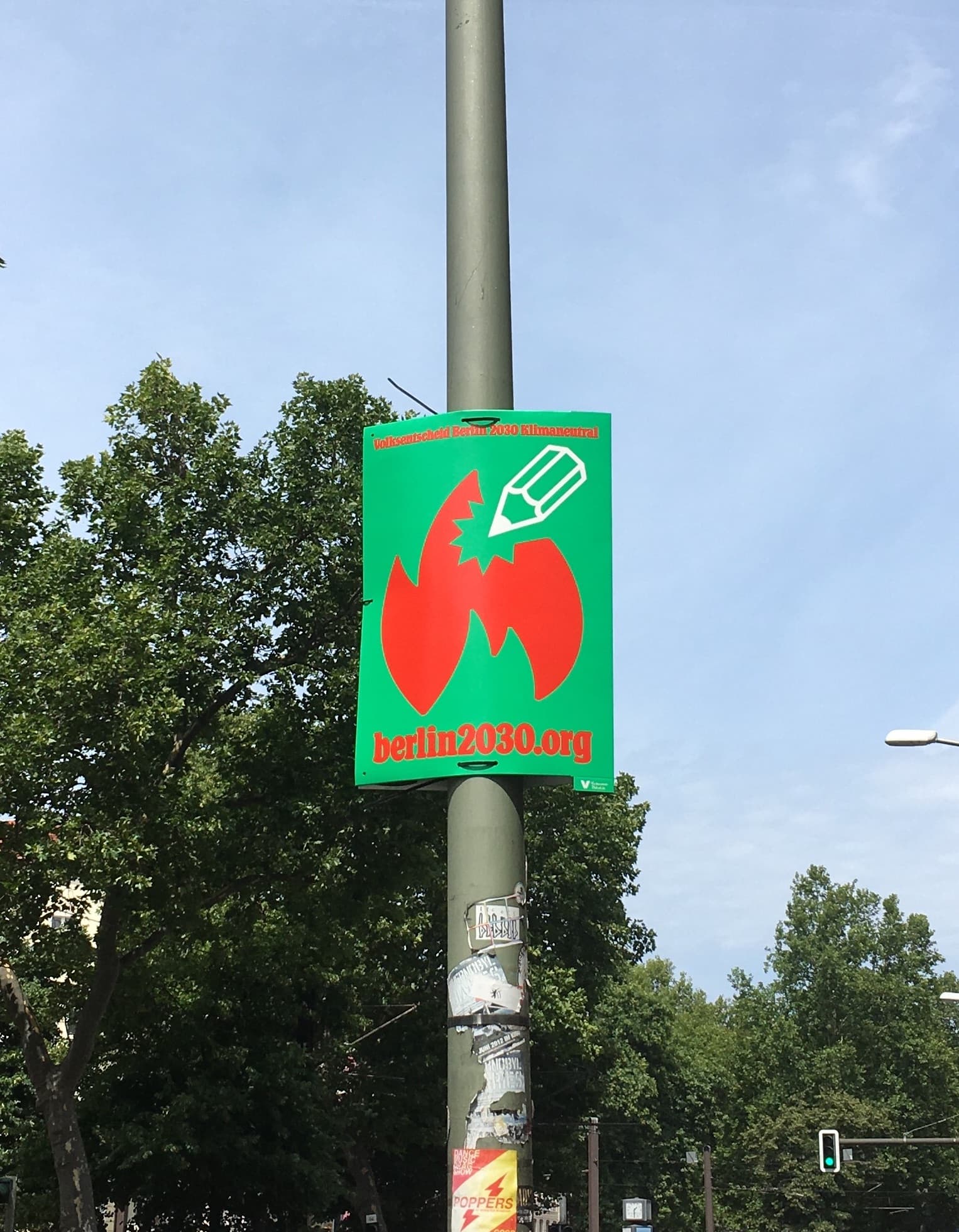 220718_Berli 2030 klimaneutral_Plakat Logo_Warschauer Straße_2.jpg